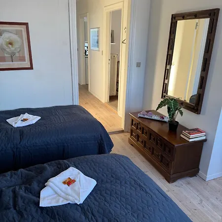 Meget Central, Fri Parkering, 4-7 Personers Overnatningssted Apartmán